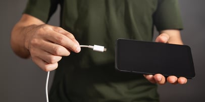 Akıllı Telefonumuzu Şarj Ederken Sıkça Yaptığımız Hatalar